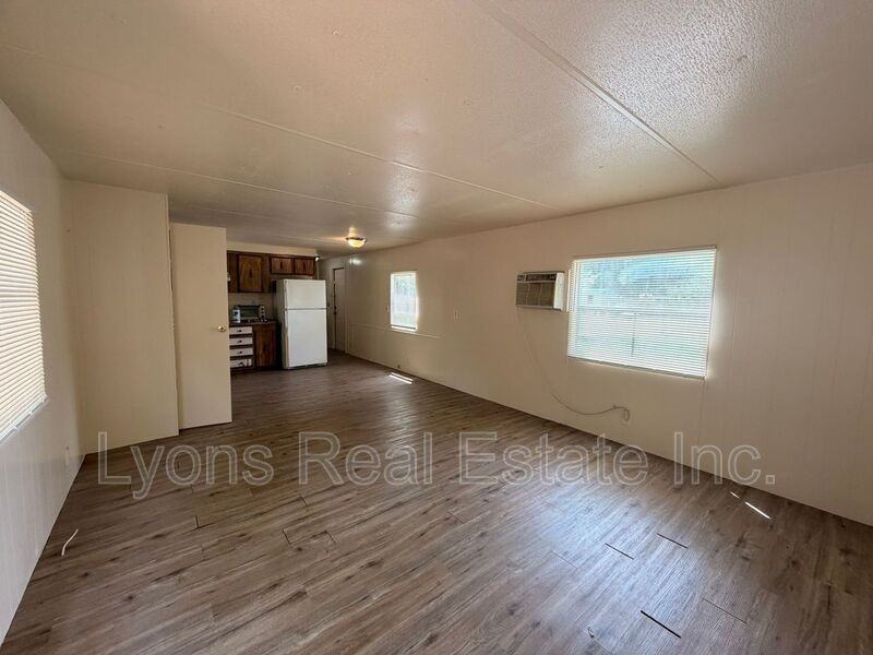 8146 Tolles Dr - Photo 4 of 9