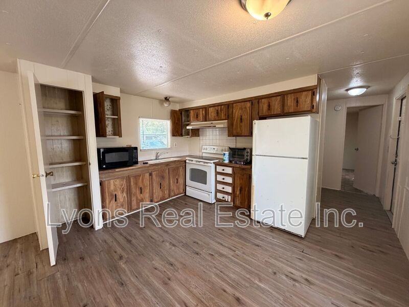 8146 Tolles Dr - Photo 5 of 9