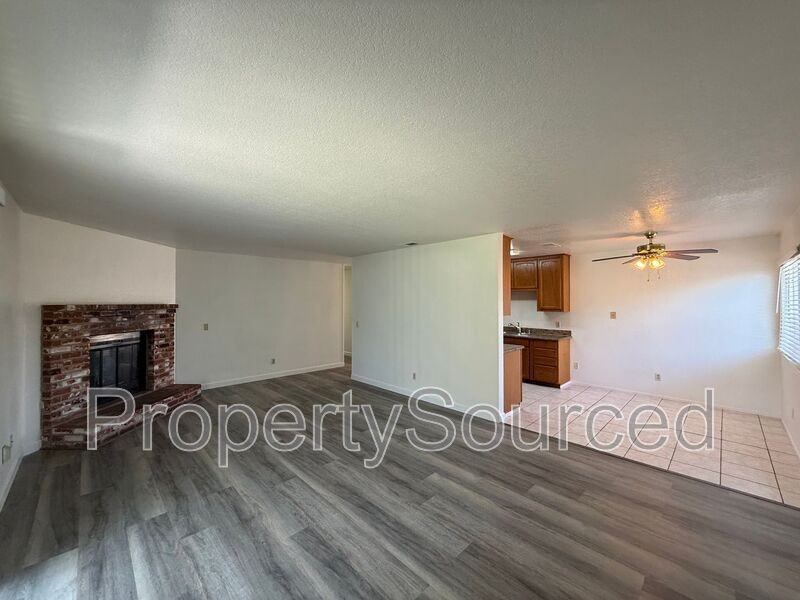 1462 Snyder St - Photo 6 of 38