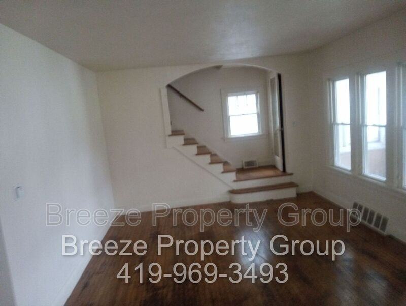 2920 Elm St - Photo 2 of 9