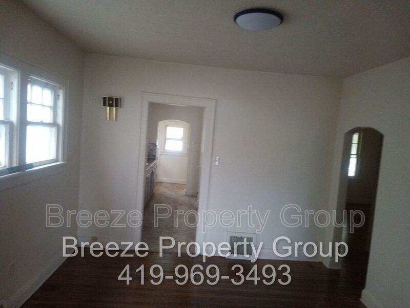 2920 Elm St - Photo 3 of 9