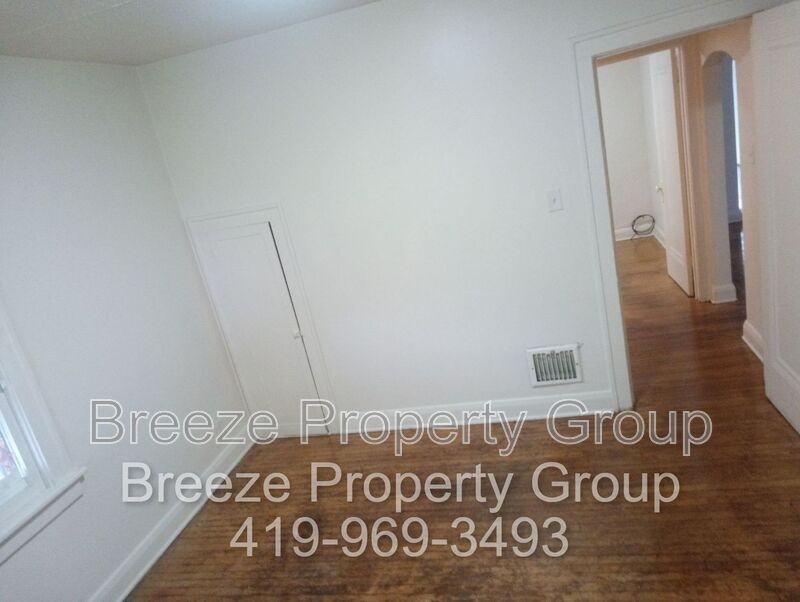 2920 Elm St - Photo 4 of 9