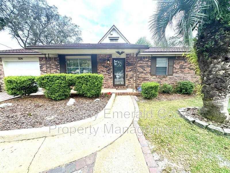 504 Kelly St - Photo 3 of 50