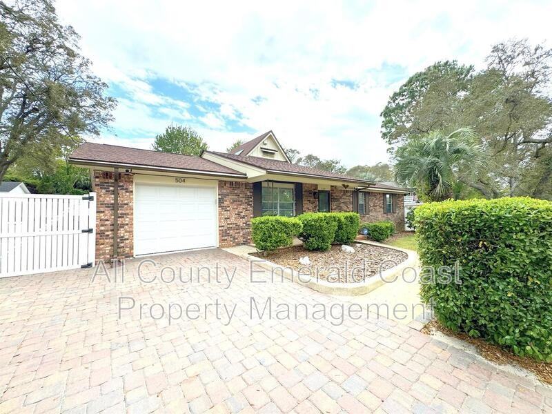 504 Kelly St - Photo 4 of 50