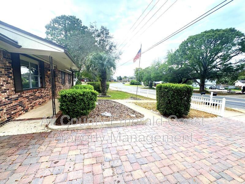 504 Kelly St - Photo 6 of 50