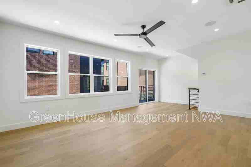 627 Sw C St - Photo 4 of 29