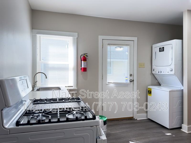 127 N Prince St - Photo 2 of 28