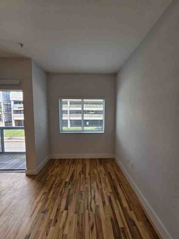 805 W Cary St #216 - Photo 3 of 16