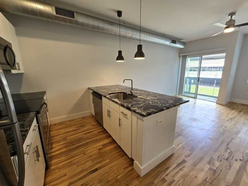 805 W Cary St #216 - Photo 6 of 16