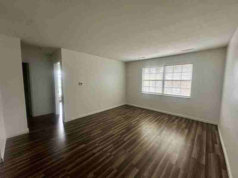 1440 Meadowview Dr #4 - Photo 3 of 14