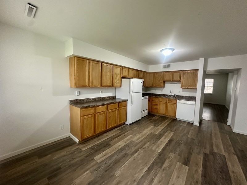 1440 Meadowview Dr #4 - Photo 2 of 14