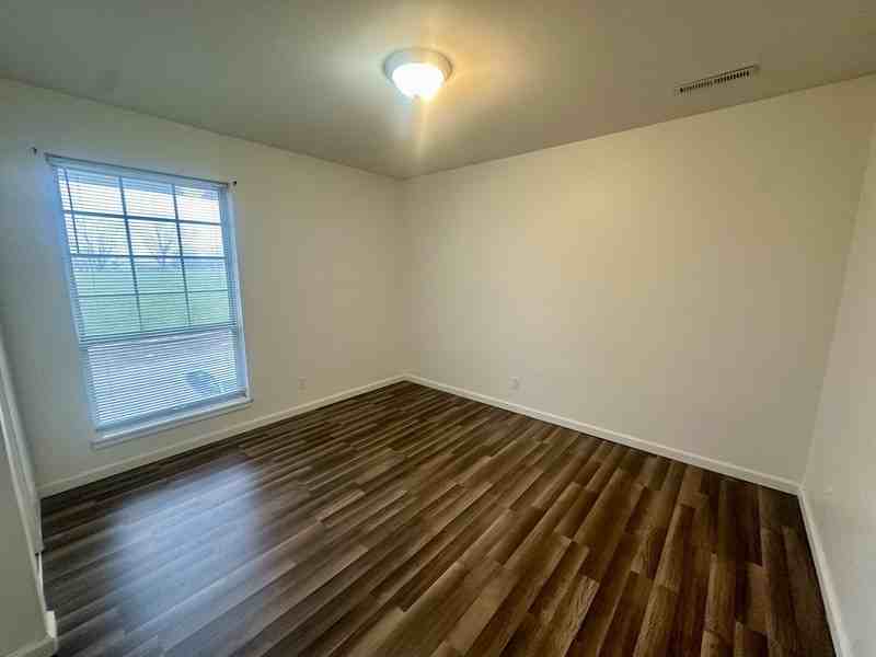 1440 Meadowview Dr #4 - Photo 6 of 14