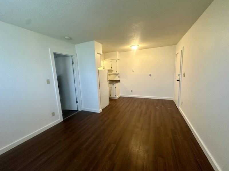 1485 Meadowview Dr #4 - Photo 3 of 12