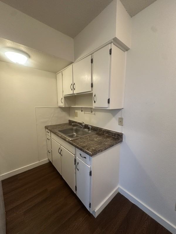 1485 Meadowview Dr #4 - Photo 4 of 12