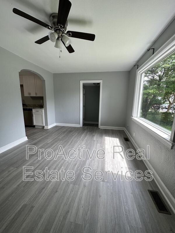 3301 Vimy Ridge Ave - Photo 2 of 13
