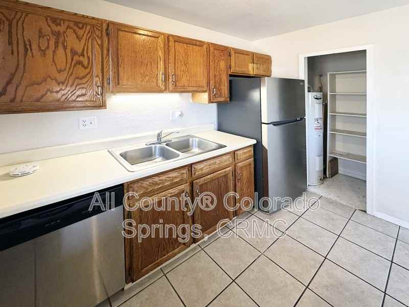 2232 N Weber St #E - Photo 6 of 16