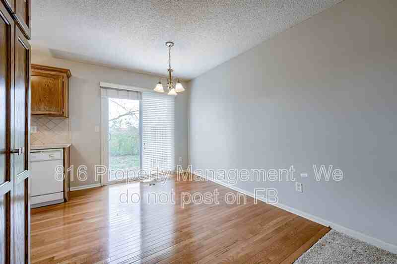 5526 N Broadway St - Photo 6 of 24