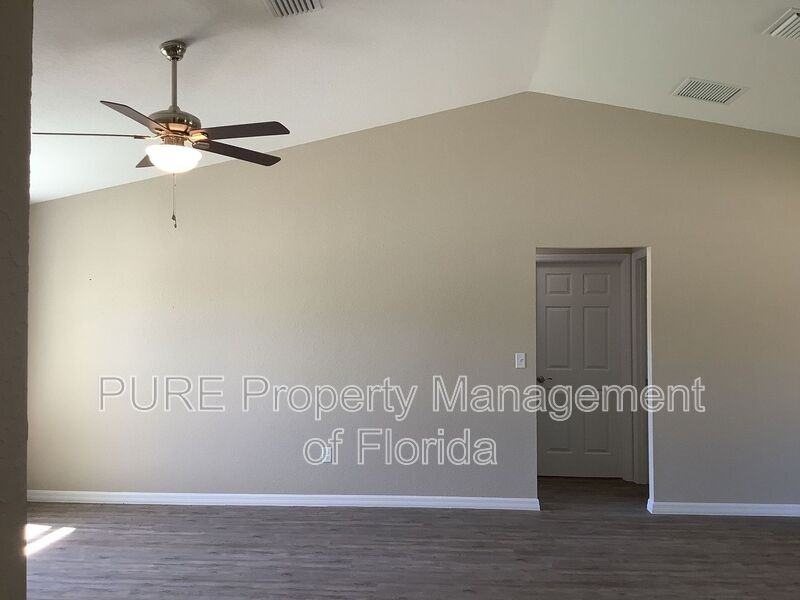 204 Locust Pass Trl - Photo 4 of 40