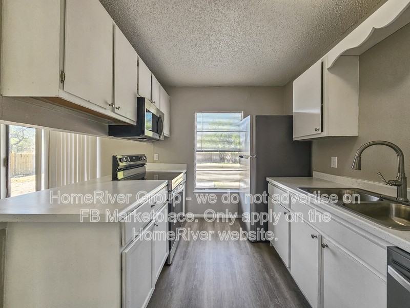 5510 Seahorse Dr - Photo 7 of 28