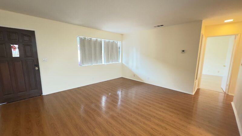 539 N Alameda Ave #4 - Photo 4 of 13