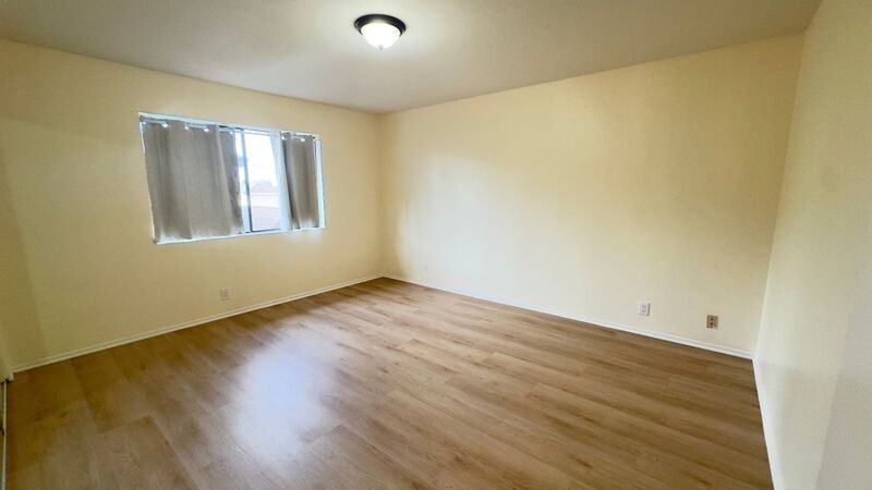 539 N Alameda Ave #4 - Photo 7 of 13