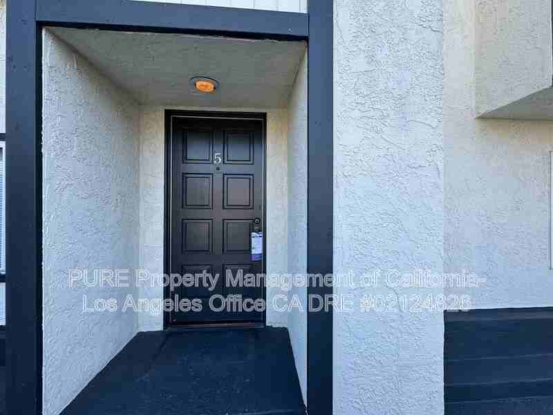 2330 Oak St #5 - Photo 2 of 17