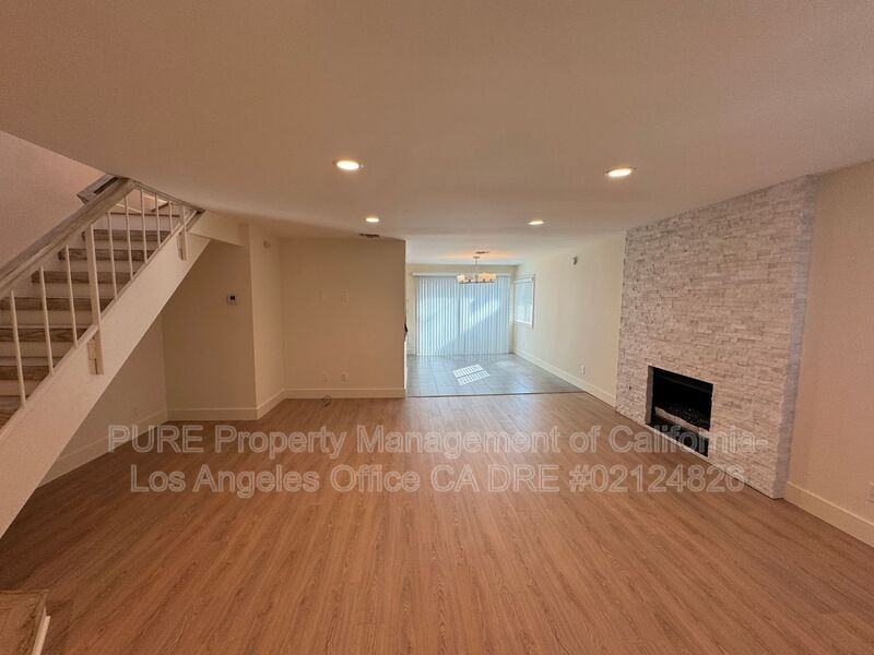 2330 Oak St #5 - Photo 3 of 17