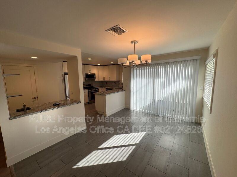 2330 Oak St #5 - Photo 6 of 17