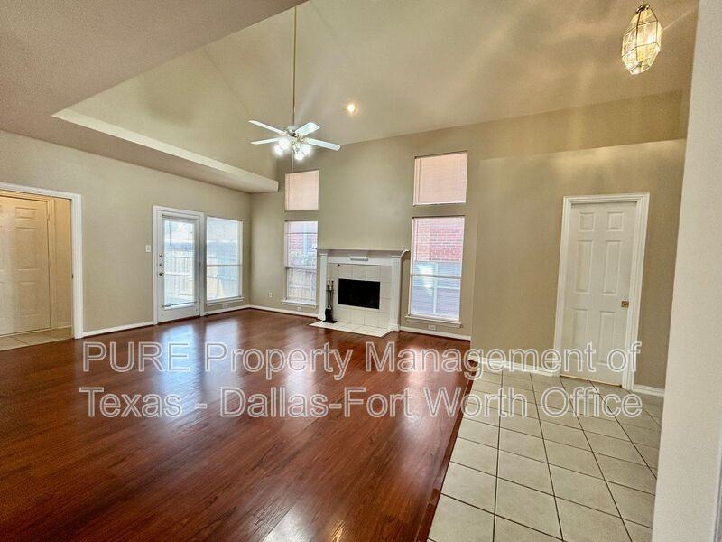 1349 Riley Dr - Photo 3 of 38