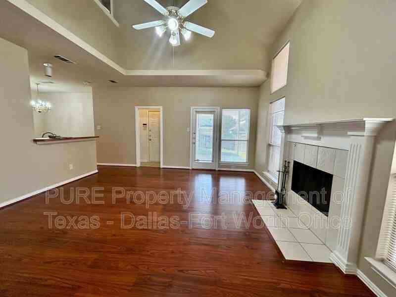 1349 Riley Dr - Photo 4 of 38