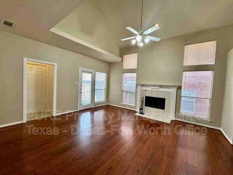 1349 Riley Dr - Photo 6 of 38