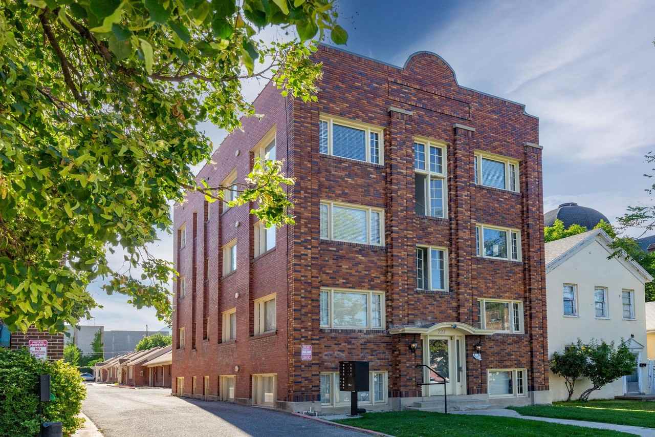 Bigelow Chapman Apartments - Photo 4 of 27