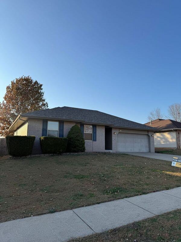 841 S Hazelnut Ave - Photo 2 of 22