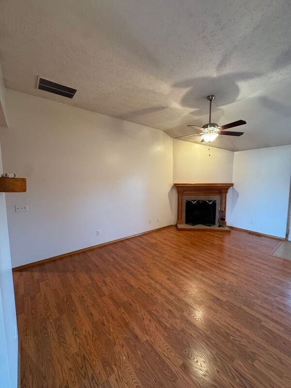 841 S Hazelnut Ave - Photo 4 of 22