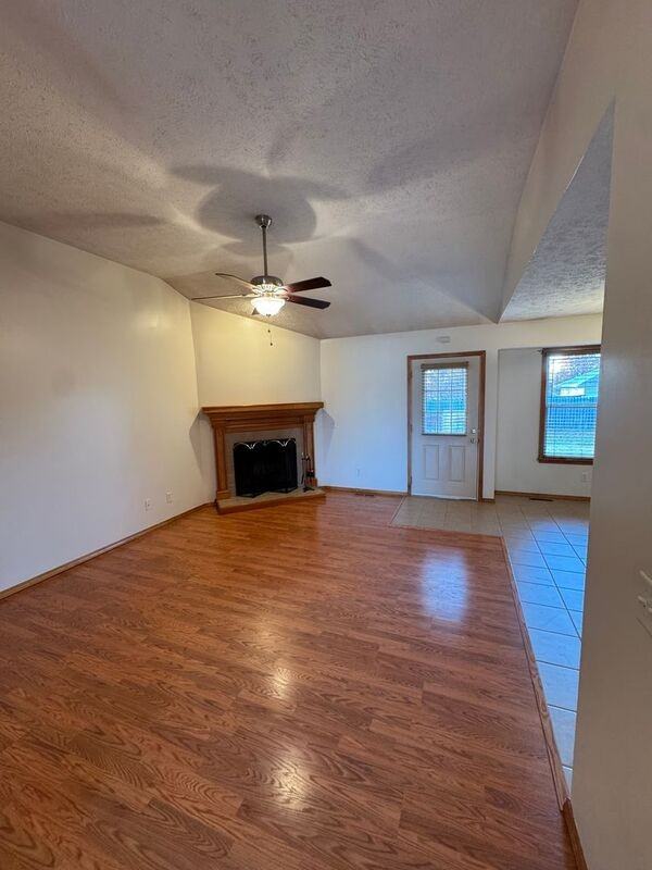 841 S Hazelnut Ave - Photo 6 of 22