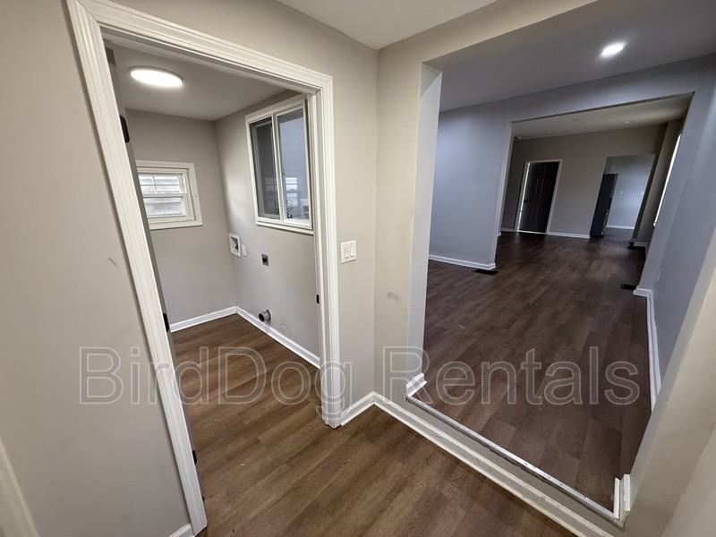 1451 Wendell Ave - Photo 4 of 19