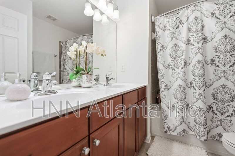 4953 Colchester Ct Se - Photo 4 of 50