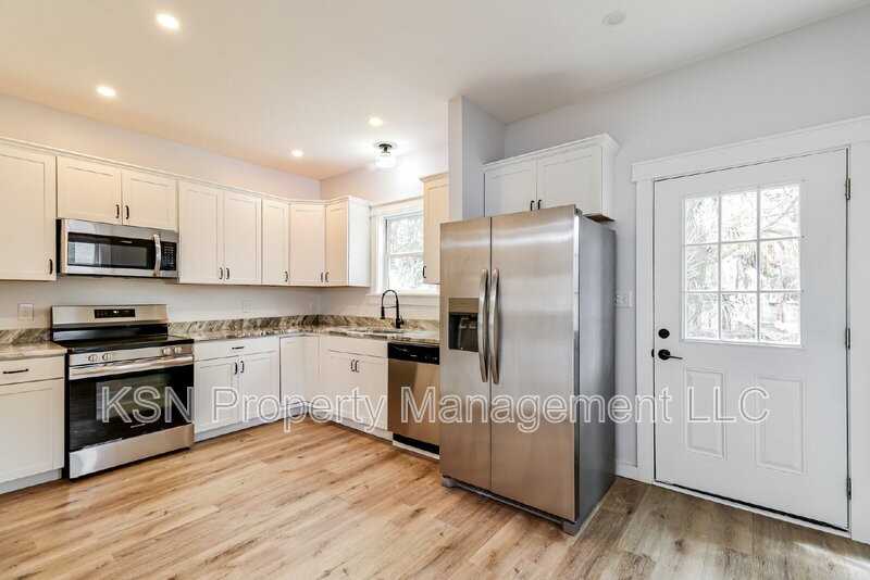 1025 W 38th St - Photo 3 of 15