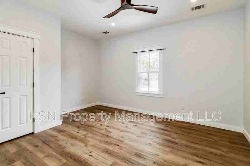 1025 W 38th St - Photo 7 of 15