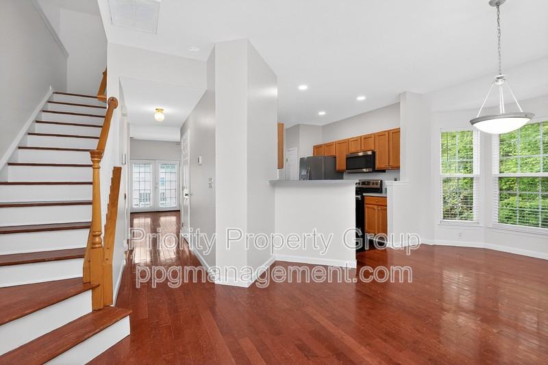 12304 Verdant Ct - Photo 2 of 33