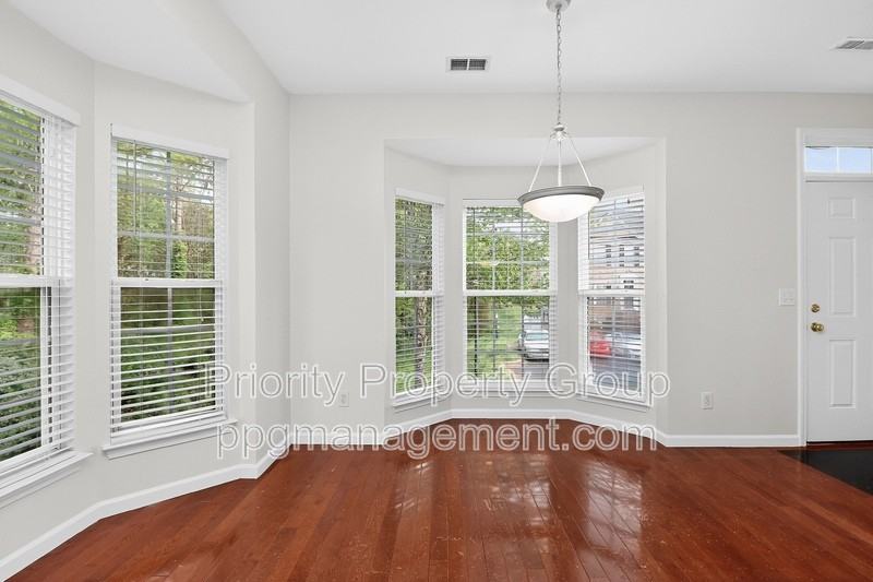 12304 Verdant Ct - Photo 4 of 33