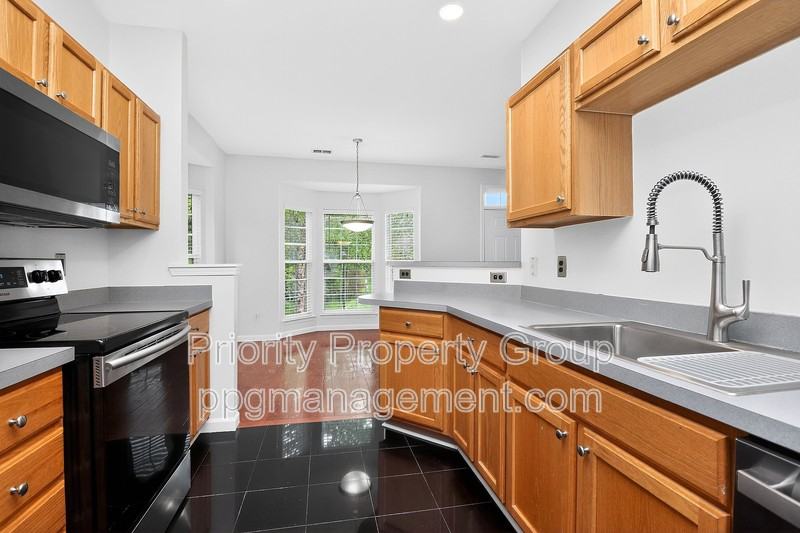 12304 Verdant Ct - Photo 6 of 33