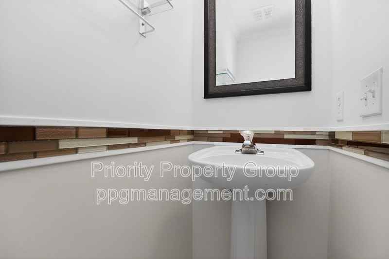 12304 Verdant Ct - Photo 7 of 33