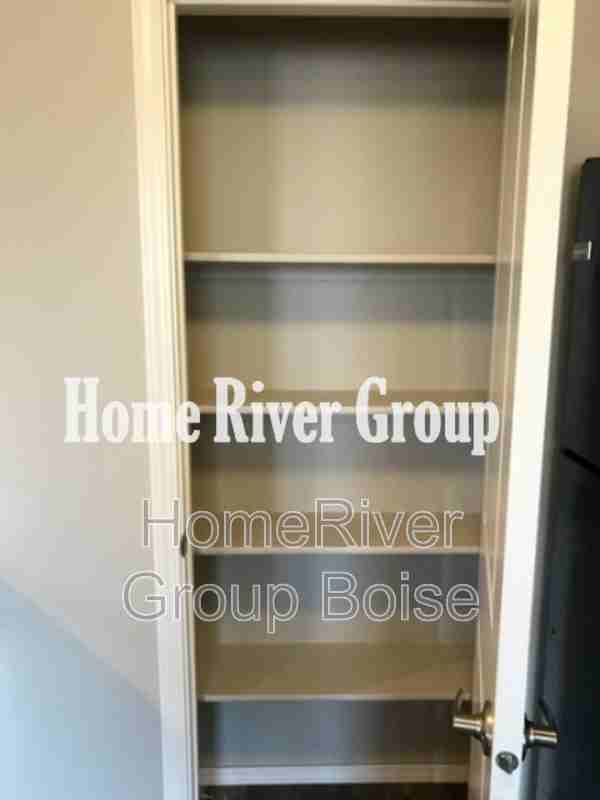 1330 S Edgewater Cir #201 - Photo 5 of 17