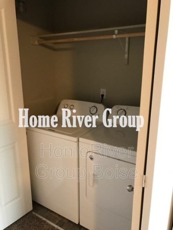 1330 S Edgewater Cir #201 - Photo 7 of 17