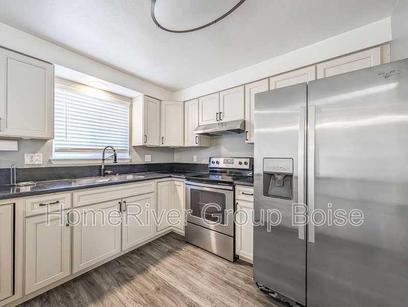 98 N Venice St - Photo 3 of 20