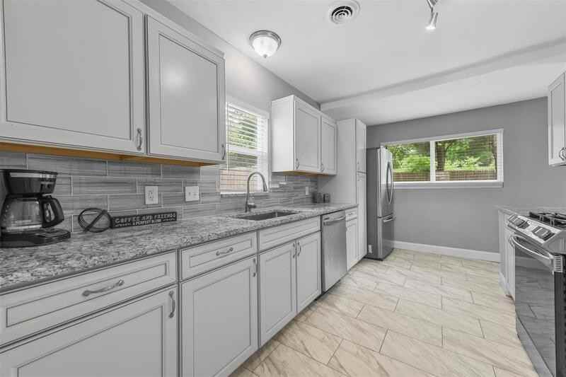 6209 Calmont Ave - Photo 6 of 24