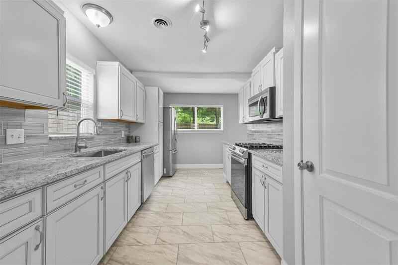 6209 Calmont Ave - Photo 7 of 24