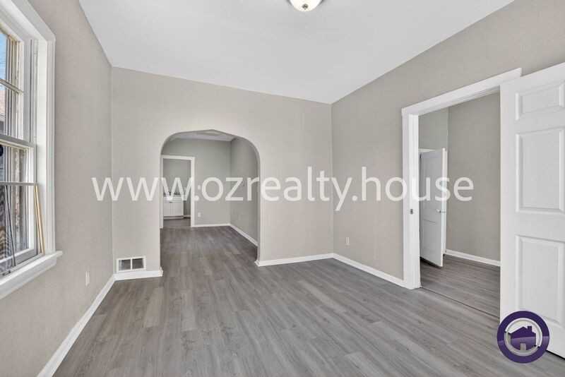 160 Bronson Ave - Photo 3 of 19