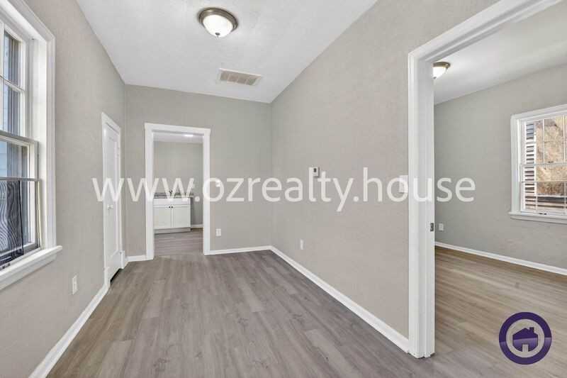 160 Bronson Ave - Photo 5 of 19